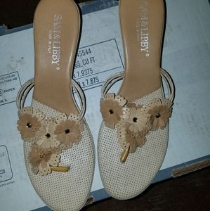 Sam & Libby thong kitten heels